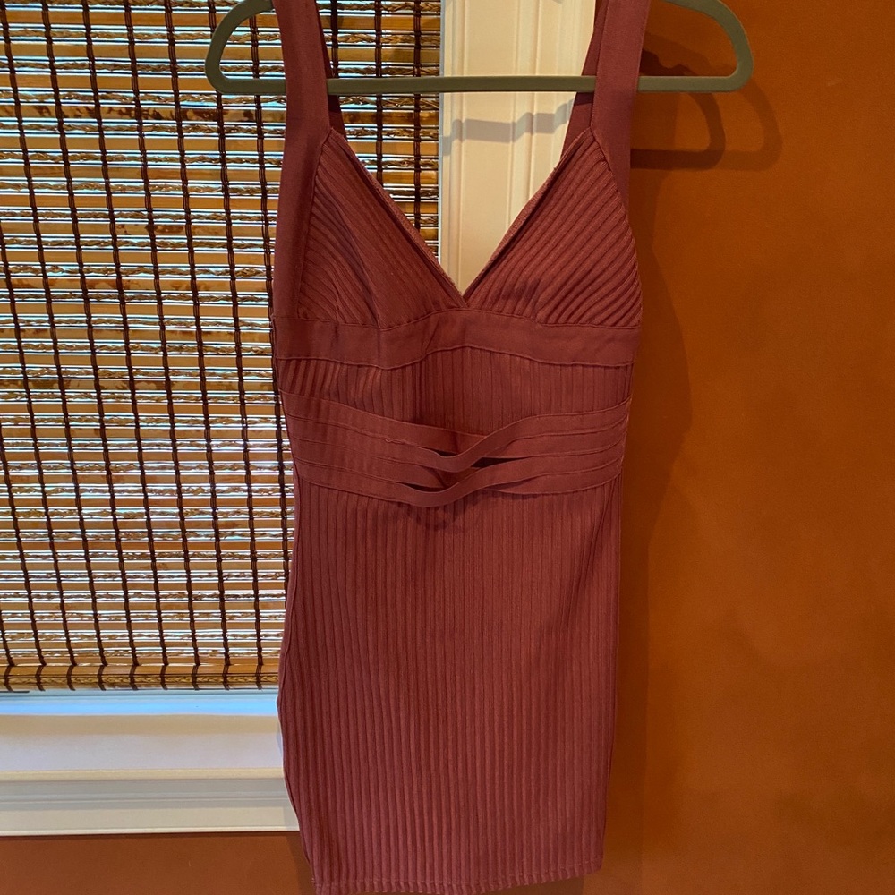 Bodycon bandage dress. Zipper in the back.